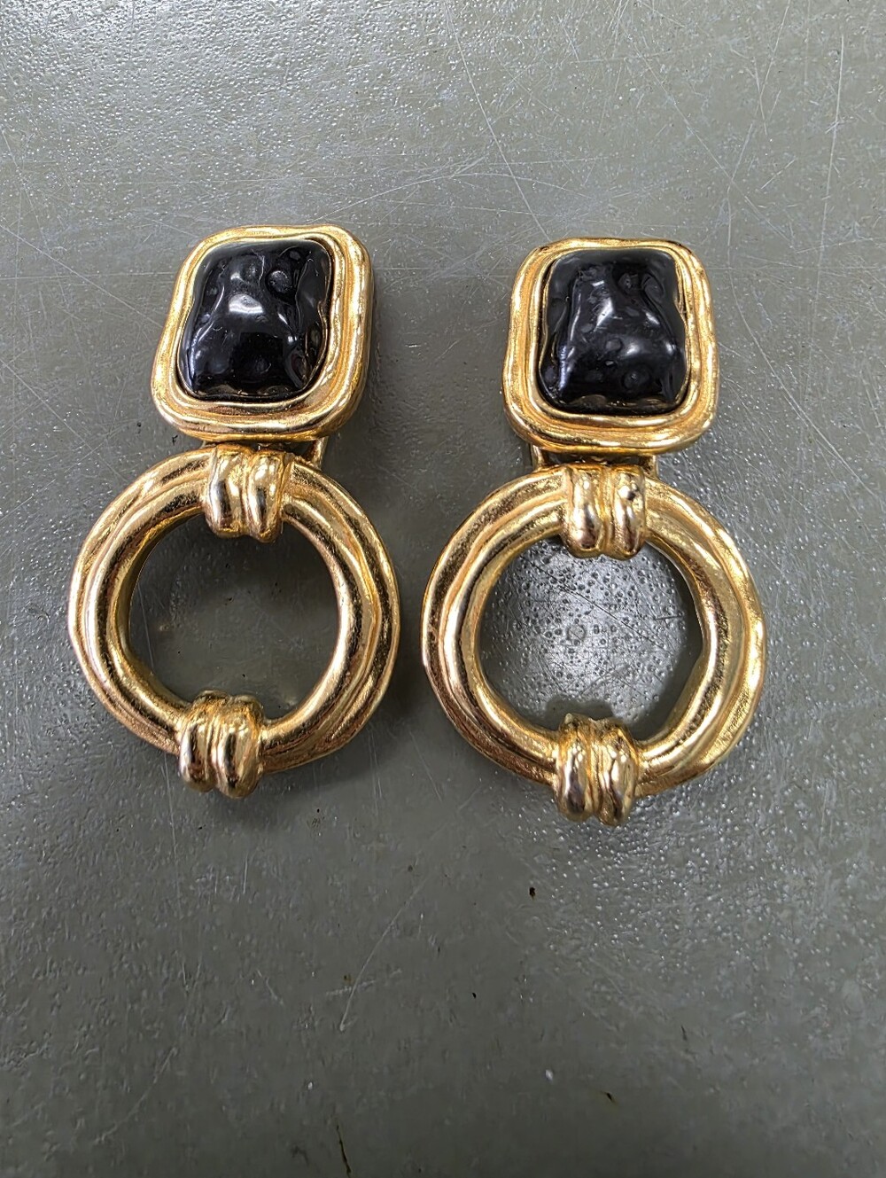 Carlisle Collection Vintage Cip On Earring